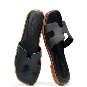 PROJECT CLOUD “JANNEL” black/Tan memory foam leather sandals. Size 8